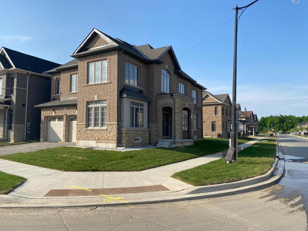 537 Veterans Dr Brampton On L7A 0C4 Vila Exterior foto