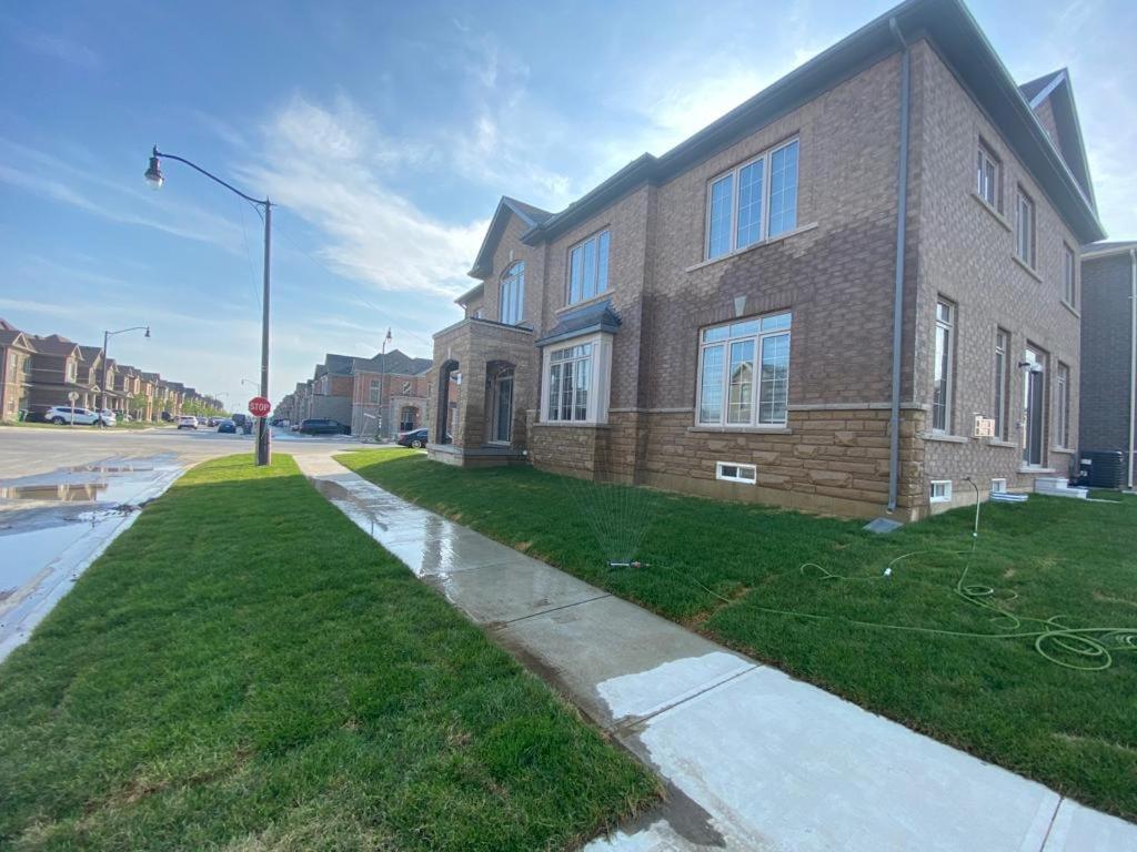 537 Veterans Dr Brampton On L7A 0C4 Vila Exterior foto