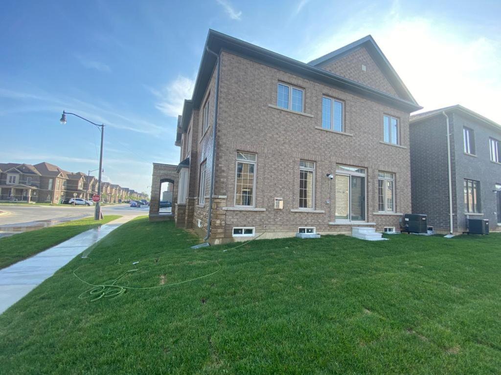 537 Veterans Dr Brampton On L7A 0C4 Vila Exterior foto