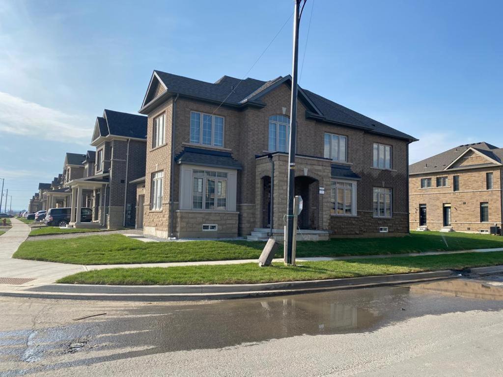 537 Veterans Dr Brampton On L7A 0C4 Vila Exterior foto