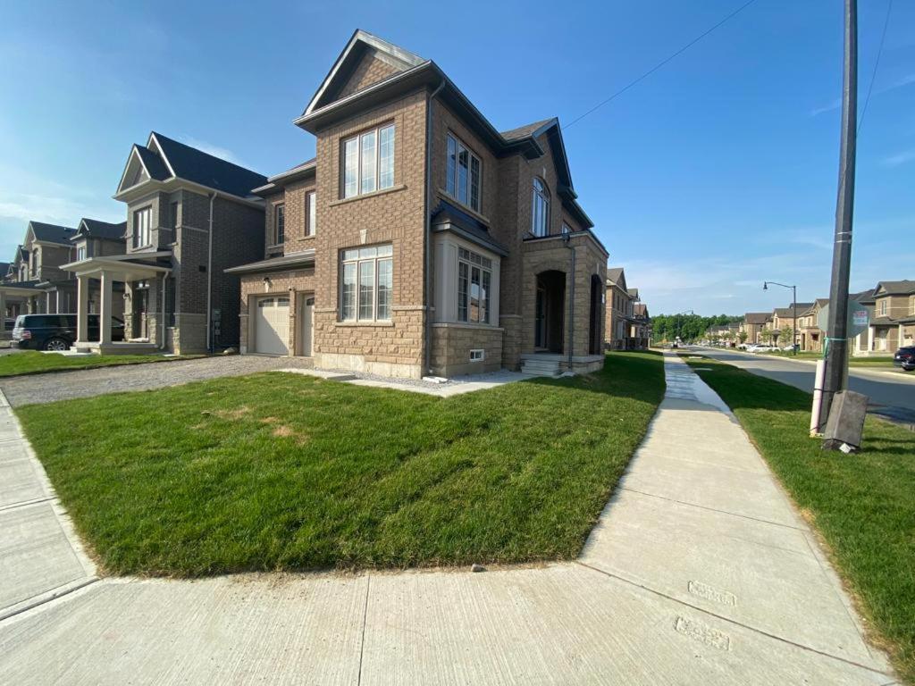 537 Veterans Dr Brampton On L7A 0C4 Vila Exterior foto